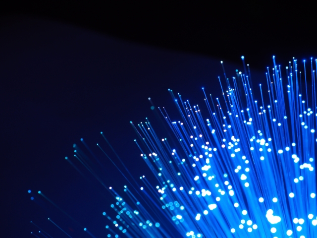 光っている光ファイバー