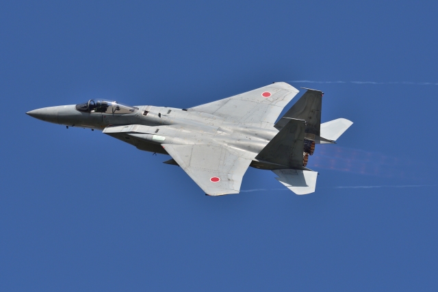 空をかける戦闘機