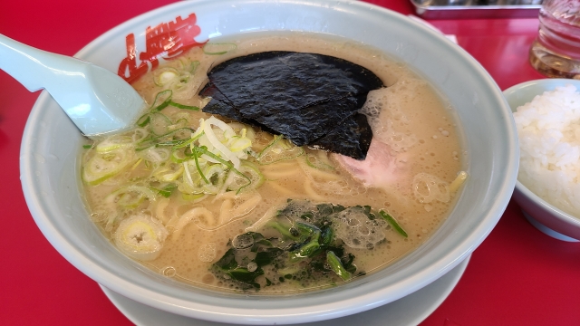 山岡家のラーメンとライス